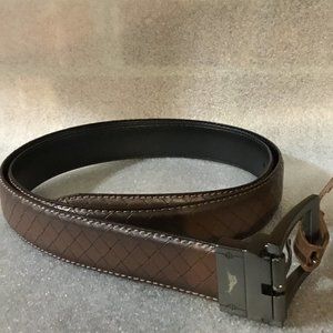 Tommy Bahama  Reversible  Leather  Belt  Size 44